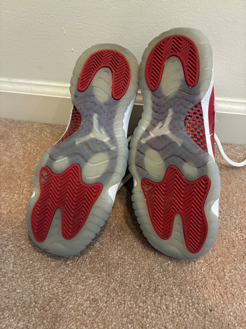 Jordan 11 retro Kids Sneakers Red and White - Picture 6 of 12